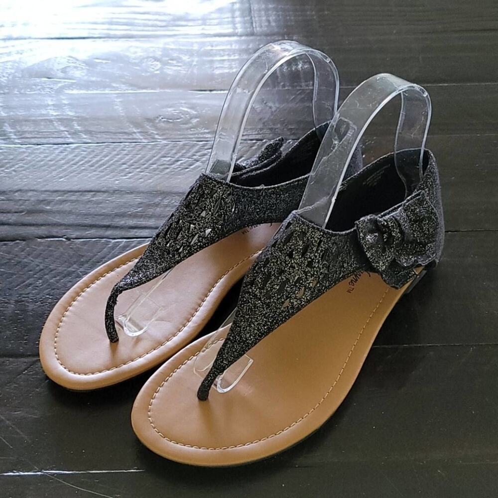 NEW - SARAH JAYNE Sandals Metallic Flats Boho Cut Outs Size 6 Black & Silver